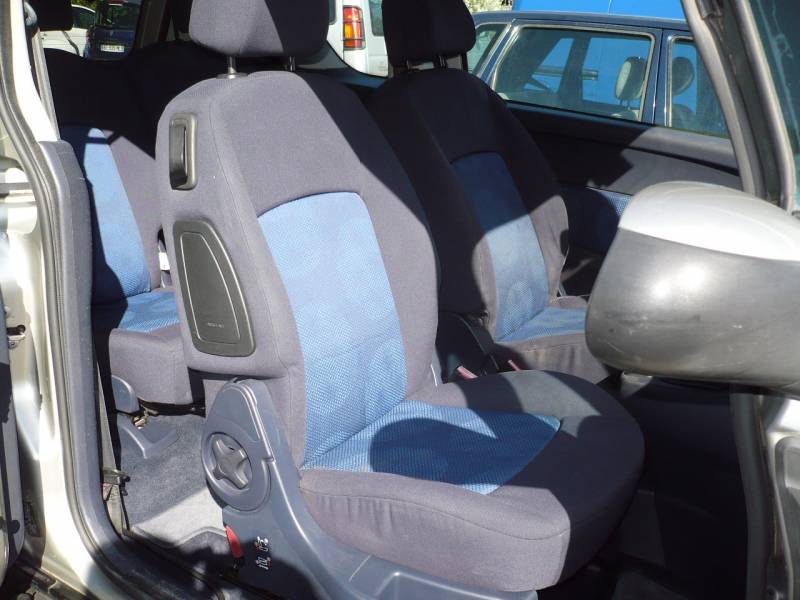 PEUGEOT 1007 ESSENCE OCCASION PETIT PRIX A VENDRE A  AIX LES PLATANES