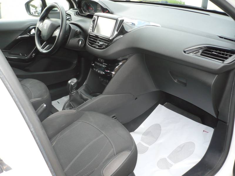 PEUGEOT 208 DIESEL  E HDI 92 CV ACTIVE PETIT PRIX OCCASION A VENDRE A AIX LES PLATANES