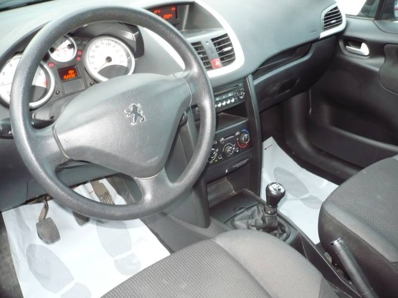 PEUGEOT 207 1.4L ESSENCE OCCASION PETIT PRIX A VENDRE A PUYRICARD