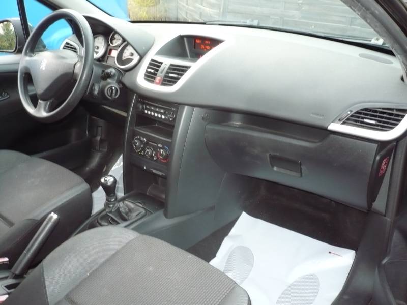 PEUGEOT 207 1.4L ESSENCE OCCASION PETIT PRIX A VENDRE A PERTUIS 